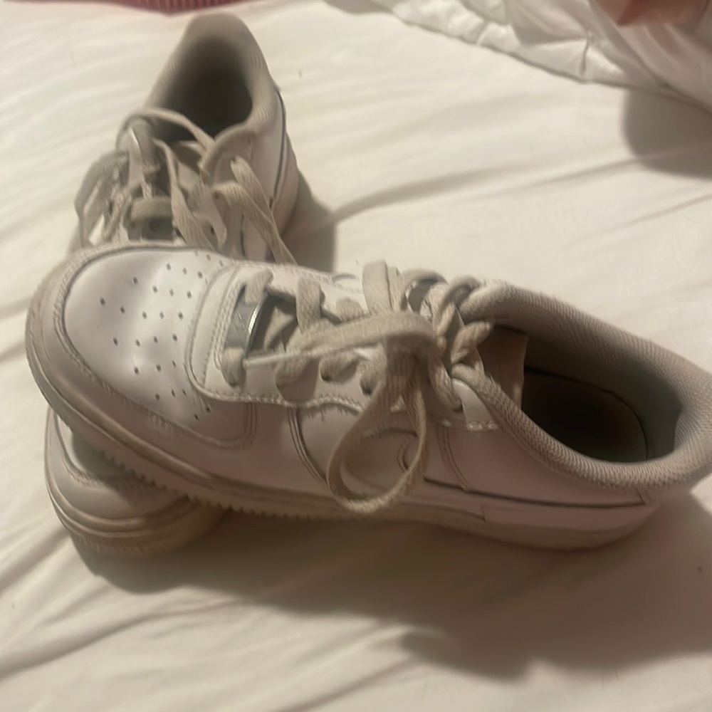NIKE AIRFORCE 1’S size 6